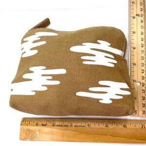 Hayward Hopper Brown White Mini Travel Bag With Toothbrush Socks Post Cards 80L